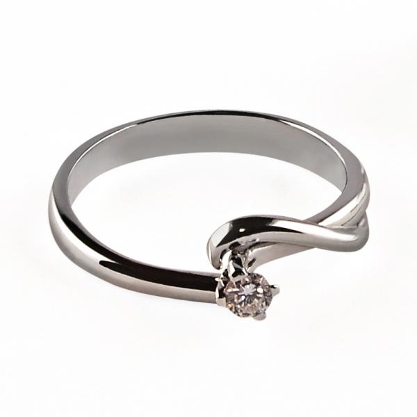 14 karátos fehér arany brill gyűrű. Tisztasága és színe a nemzetközi besorolás szerint: vs,g, nagysága 0,05ct.