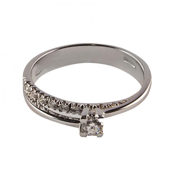 14 karátos fehér arany brill gyűrű. Tisztasága és színe a nemzetközi besorolás szerint: vs,g, nagysága 0,1ct és 0,19ct.