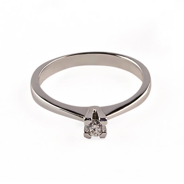 14 karátos fehér arany brill gyűrű. Tisztasága és színe a nemzetközi besorolás szerint: vs,g, nagysága 0,08ct.