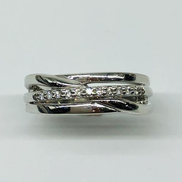 14 karátos fehér arany brill gyűrű. Tisztasága és színe a nemzetközi besorolás szerint: vs,g, nagysága 0,06ct.