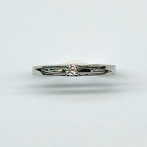 14 karátos fehér arany brill gyűrű. Tisztasága és színe a nemzetközi besorolás szerint: vs,g, nagysága 0,08ct.