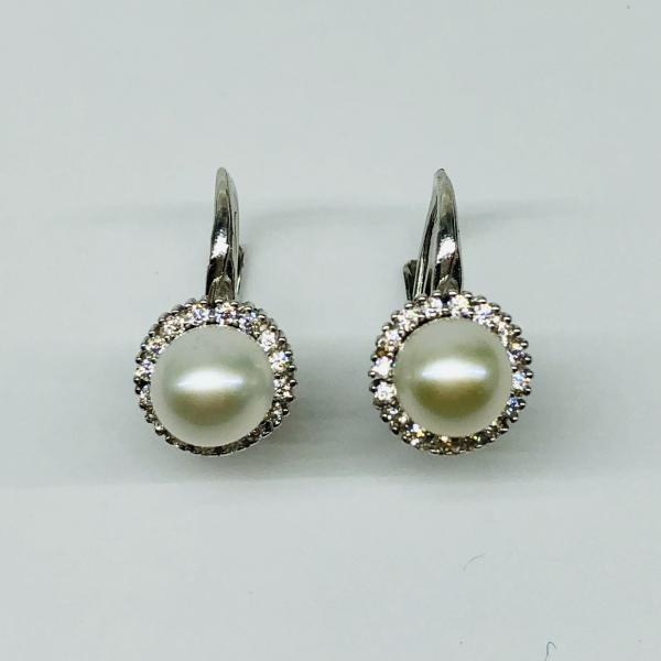 14 karátos fehér arany cirkónia köves fülbevaló tenyésztett gyönggyel (7mm). A fülbevaló súlya 4,2gr.