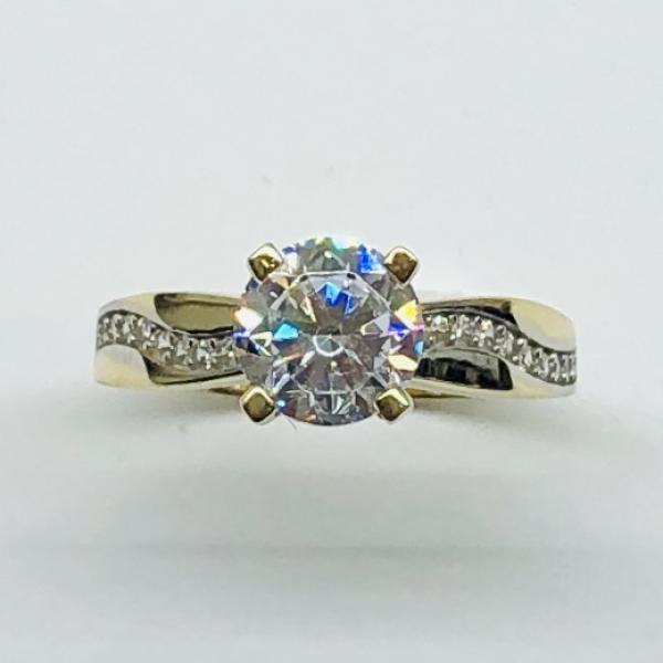 14 karátos sárga arany cirkónia köves gyűrű. A gyűrű súlya 2,3gr.