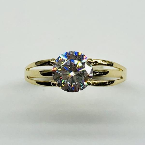 14 karátos sárga arany cirkónia köves gyűrű. A gyűrű súlya 2,0gr.