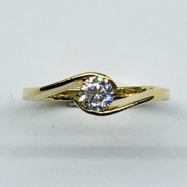 14 karátos sárga arany cirkónia köves gyűrű. A gyűrű súlya 2,2gr.