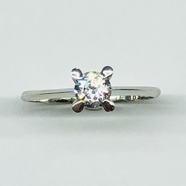 14 karátos fehér arany cirkónia köves gyűrű. A gyűrű súlya 1,8gr.