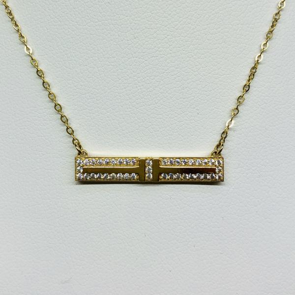 14 karátos sárga arany cirkónia köves lánc medállal. A súlya 2,7gr.