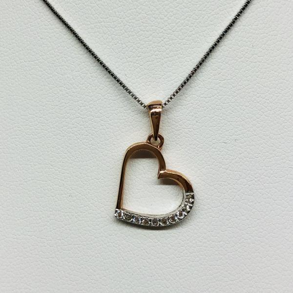 14 karátos vörös arany cirkónia köves medál. A medál súlya 1,2gr.