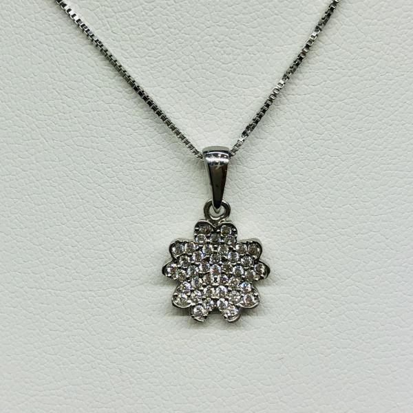 14 karátos fehér arany cirkónia köves medál. A medál súlya 1,0gr.