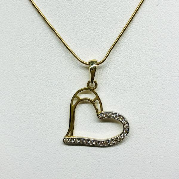 14 karátos sárga arany cirkónia köves medál. A medál súlya 0,9gr.