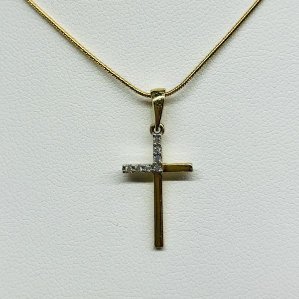 14 karátos sárga arany cirkónia köves medál. A medál súlya 0,7gr.