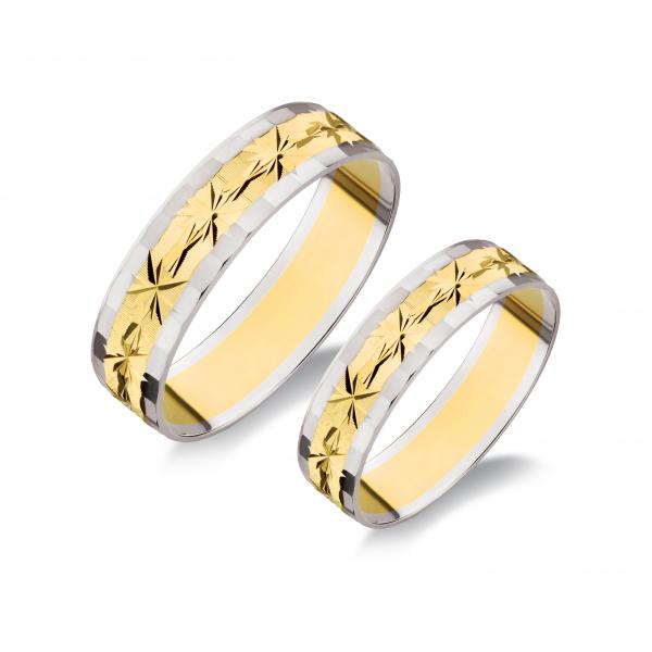 Kétszínű: sárga és fehér. Felülete matt és fényes. Gépi vésett. A fehér rhodiummal bevont.
A gyűrű kívül belül sima.