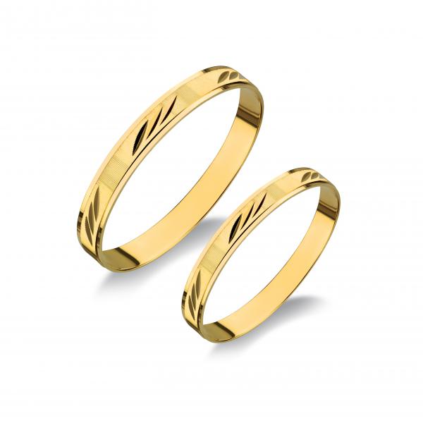 Csak sárga. Felülete matt és fényesre gépi vésett. A gyűrű kívül, belül sima.