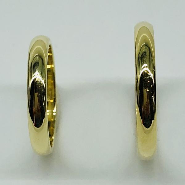 Választható egy színből: sárga, fehér, vörös. A felülete matt vagy fényes. A fehér rhodiummal bevont.
A gyűrű kívül domború belül lapos. A gyűrű szélessége 3 mm. Átlag súly (egy párra értendő) 5,4 gr.