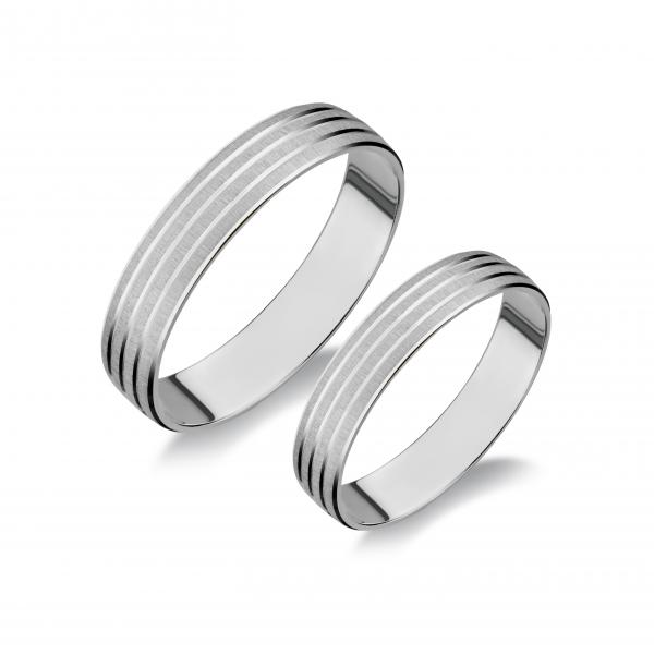 Csak fehér, vésett. Felülete matt. Rhodiummal van bevonva.
Belül sima kívül finoman hajlított/domború/.