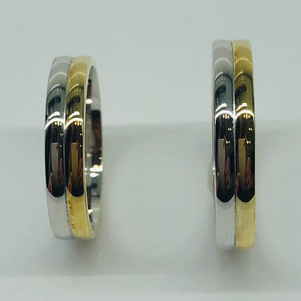 Különleges öntési eljárással, forrasztás nélkül készül! Választható egy színből: fehér, sárga, vörös, és ezekből tetszés szerint két szín. Felülete matt vagy fényes. Kívül, belül finoman hajlított (domború). A gyűrűk szélessége 4 mm.
Átlag súly (egy párra értendő) 7,4 gr.