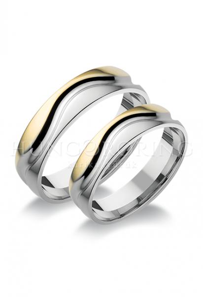 Különleges öntési eljárással, forrasztás nélkül készül! Választható egy színből: fehér, sárga, vörös, vagy ezekből tetszés szerint két szín. Felülete matt, vagy fényes. Kívül, belül finoman hajlított (domború). A gyűrűk szélessége 5 mm.
Átlag súly (egy párra értendő) 7,9 gr.