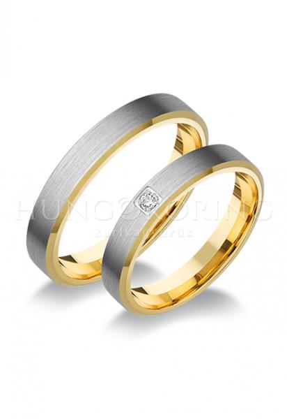 Különleges öntési eljárással, forrasztás nélkül készül! Választható egy színből: fehér, sárga, vörös, vagy ezekből tetszés szerint két szín. Felülete matt vagy fényes. Tetszés szerinti kövezéssel (cirkónia vagy brill). Belül finoman hajlított (domború).
Átlag súly (egy párra értendő) 10,8 gr.