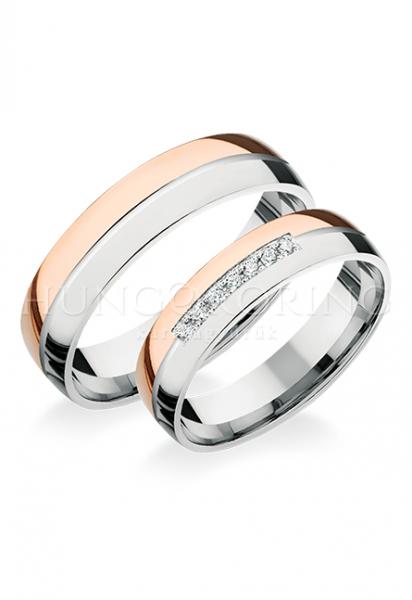 Különleges öntési eljárással, forrasztás nélkül készül! Választható egy színből: fehér, sárga, vörös, vagy ezekből tetszés szerint két szín. Felülete matt, vagy fényes. Tetszés szerinti kövezéssel (cirkónia vagy brill). Kívül, belül finoman hajlított (domború). A gyűrűk szélessége 5 mm.
Átlag súly (egy párra értendő) 9,4 gr.