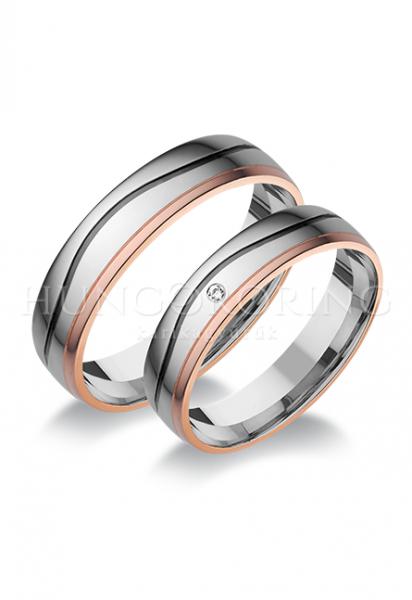 Különleges öntési eljárással, forrasztás nélkül készül! Választható egy, vagy két színből: fehér, sárga, vörös. Felülete matt. Tetszés szerinti kövezéssel (cirkónia vagy brill). Belül finoman hajlított (domború). Átlag súly (egy párra értendő) 9,2 gr.